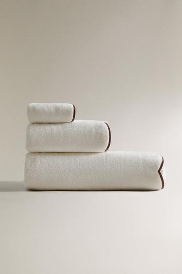 BATH TOWEL WITH SCALLOPED EDGE - Dusty pink by Zara