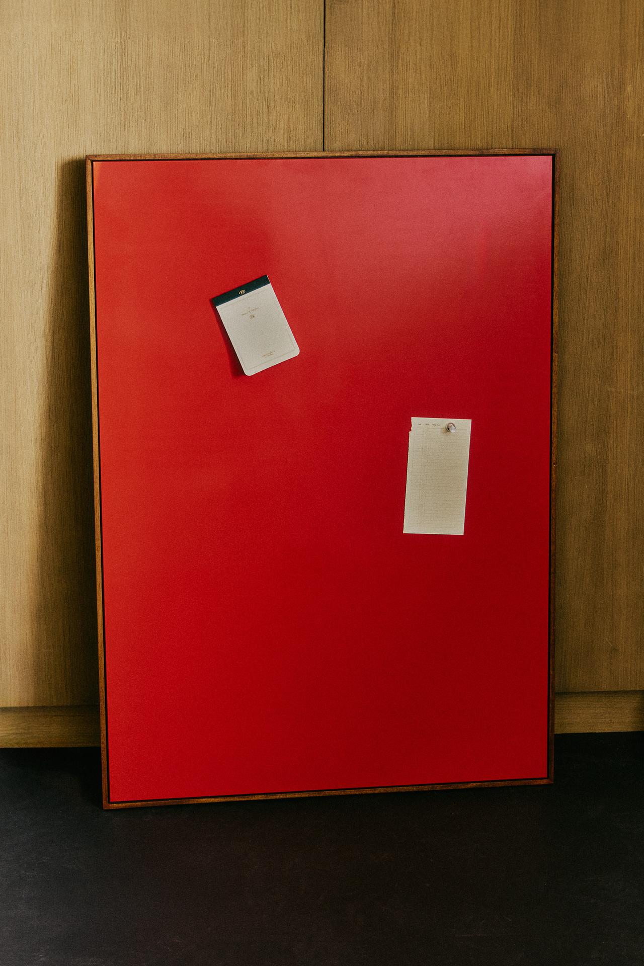 LACQUERED MAGNETIC PANEL — Red