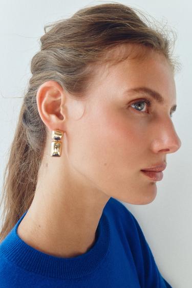 BOUCLES D’OREILLES MÉTALLIQUES À ÉLÉMENTS GÉOMÉTRIQUES - Doré de Zara
