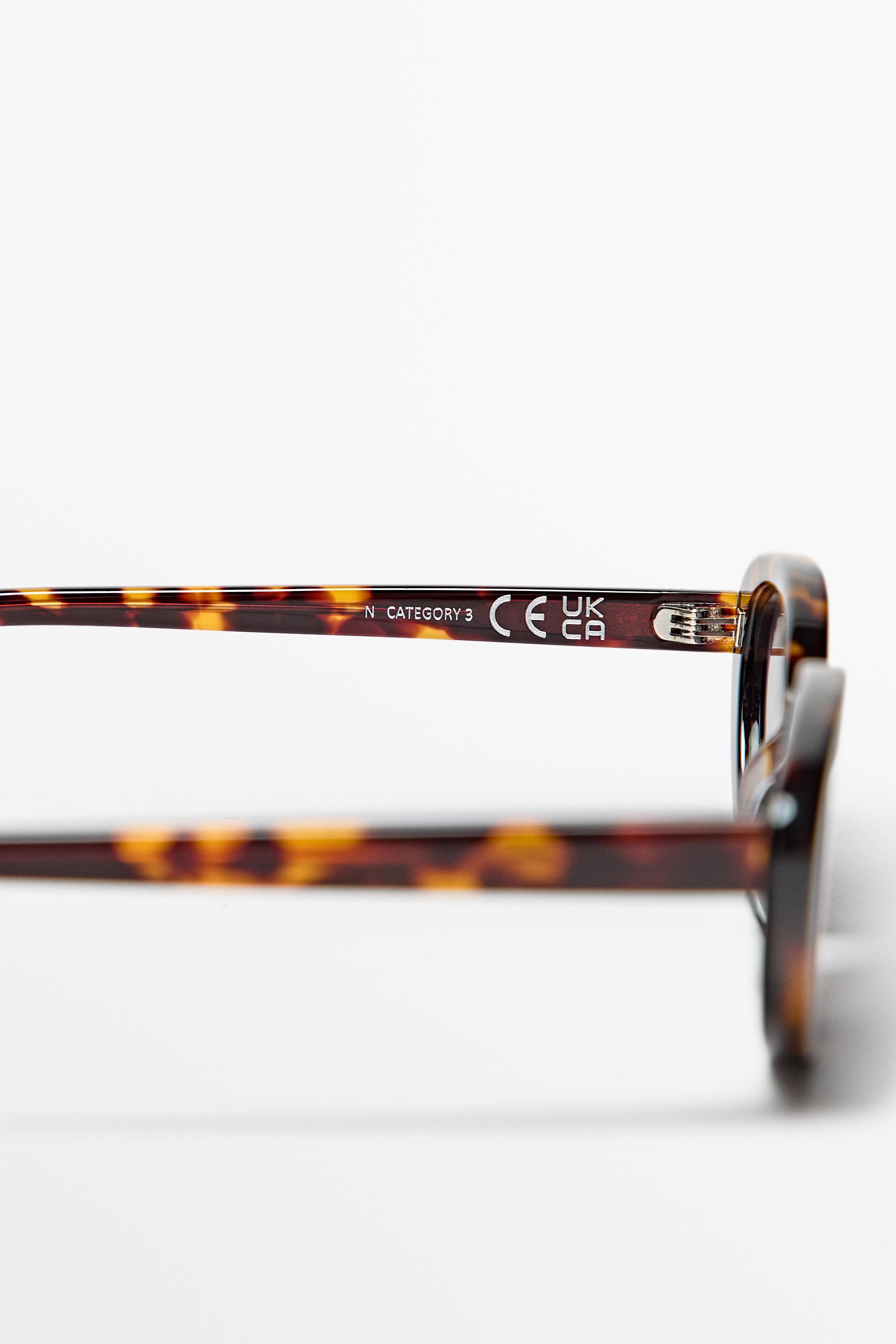 Lunettes de soleil effet écaille