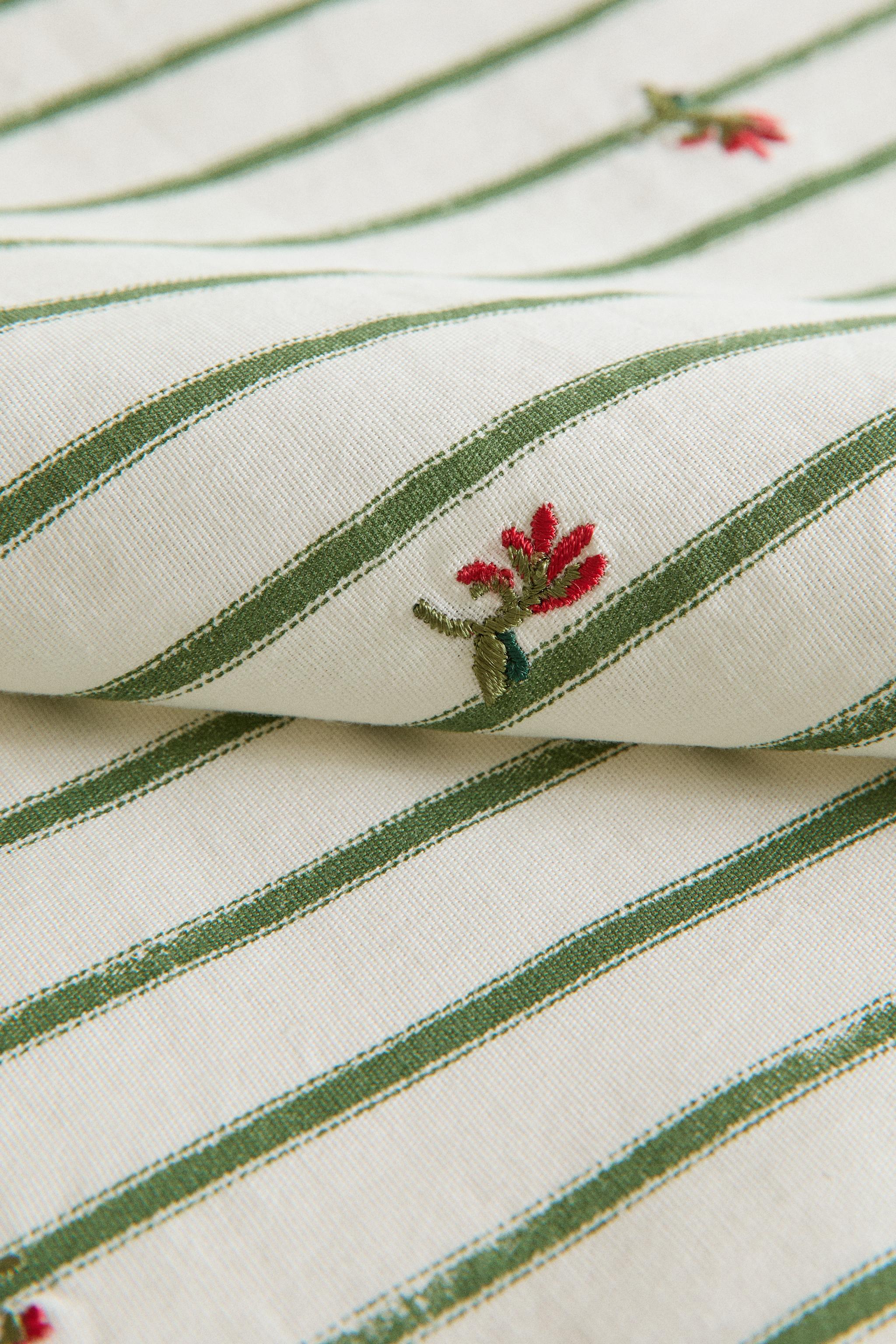 STRIPED EMBROIDERED FLORAL NAPKINS (SET OF 2)