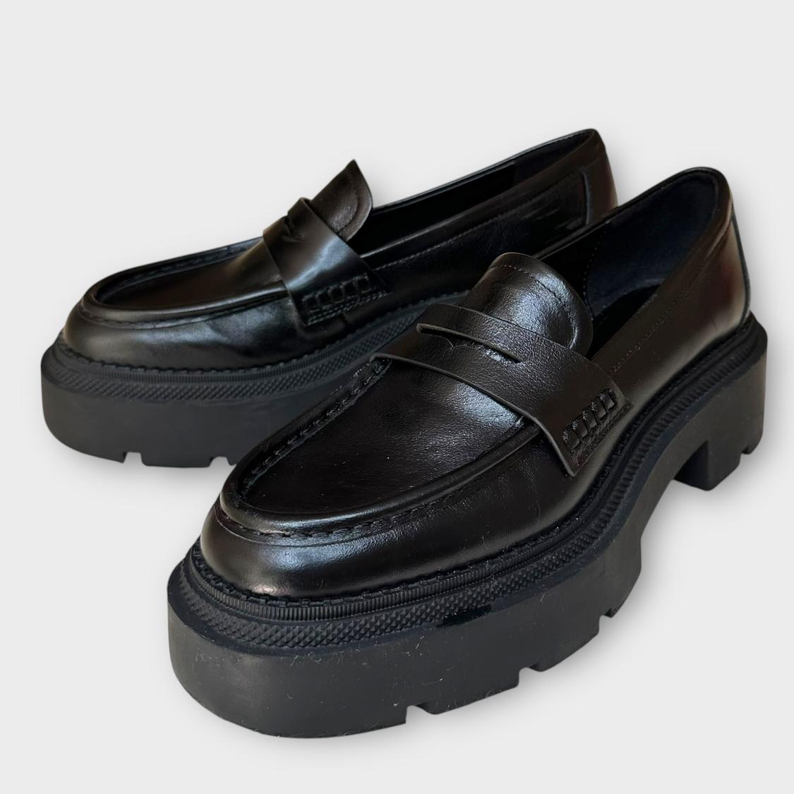 LUG SOLE LEATHER LOAFERS