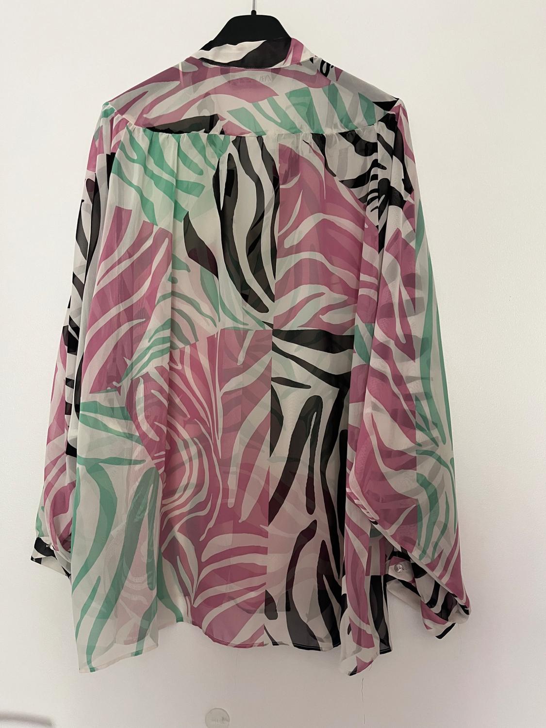 SEMI-SHEER ANIMAL PRINT BLOUSE - Image 2