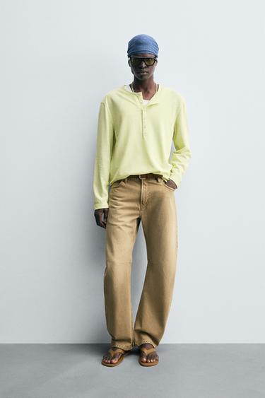 T-SHIRT LÉGER COL BOUTONNÉ - vert délavé de Zara