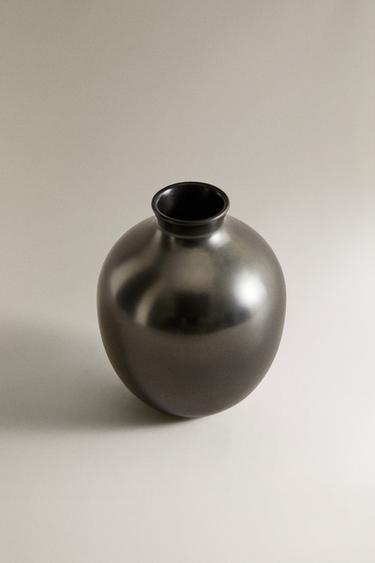 PETIT BRASS VESSEL ORB I COLIN KING - Black by Zara - Image 1