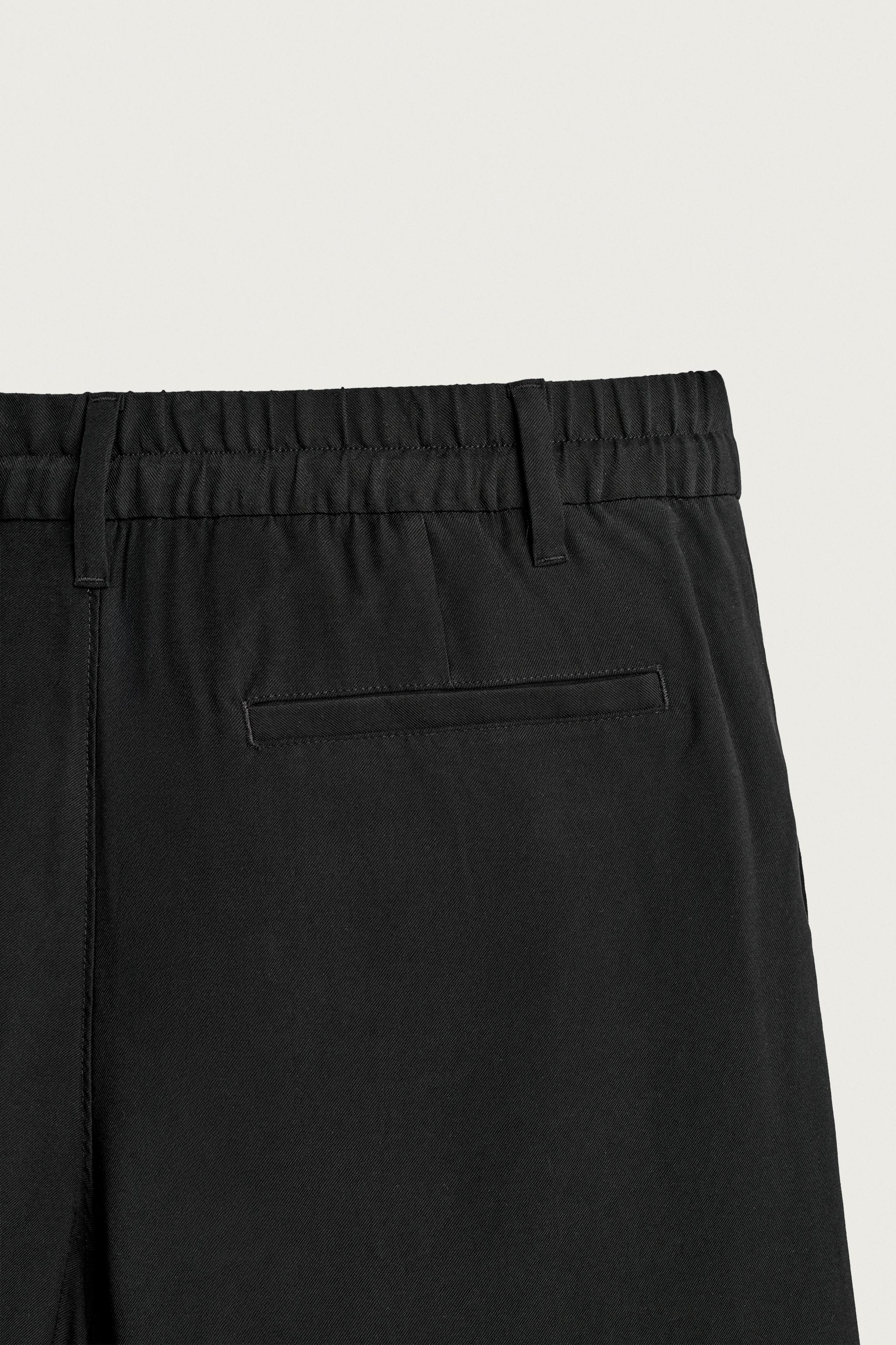FLOWY RELAXED FIT PLEATED PANTS