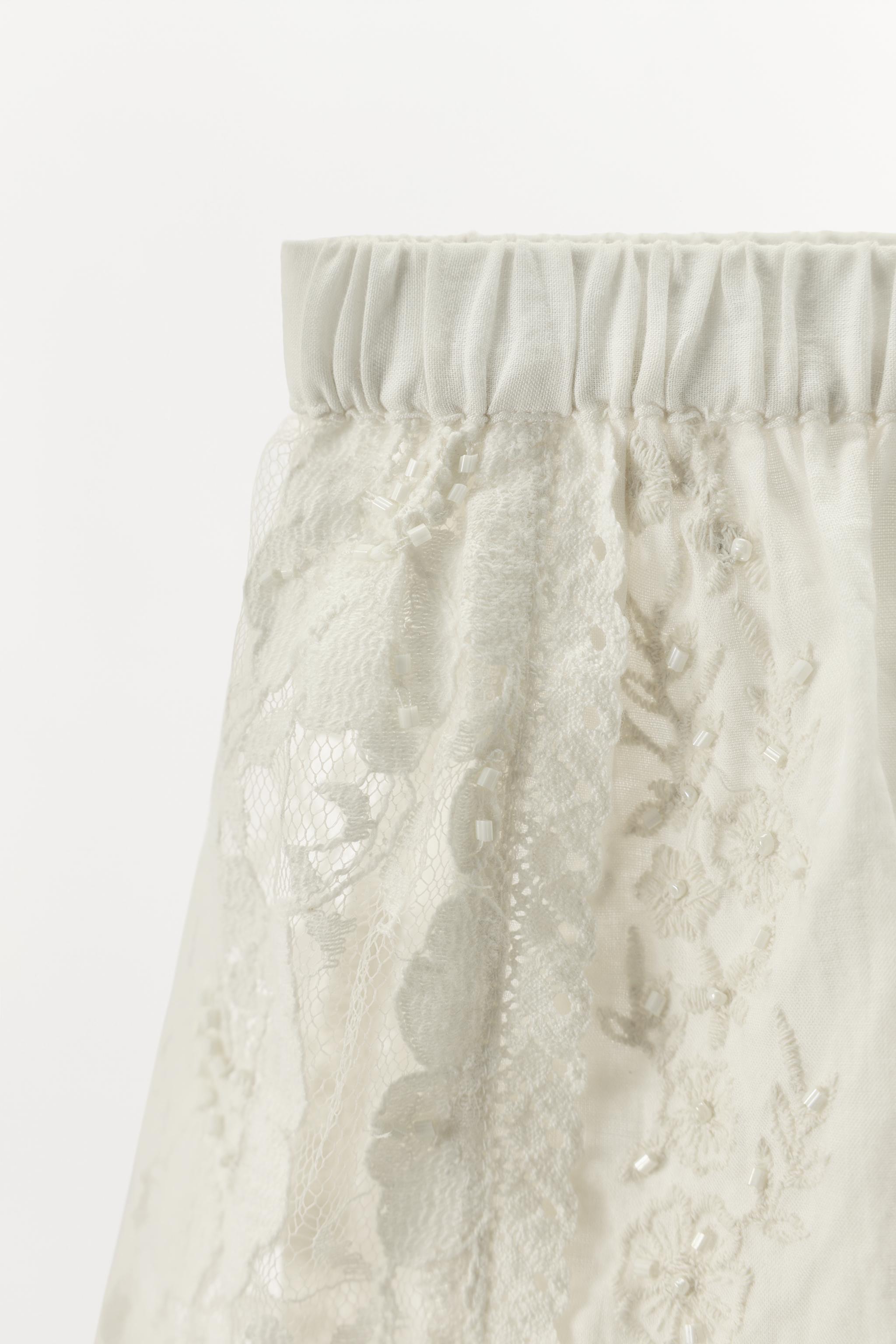 ZARA LIMITED EDITION レース刺繍ショートパンツ 7521/912 LIMITED EDITION EMBROIDERED LACE SHORTS - Oyster-white