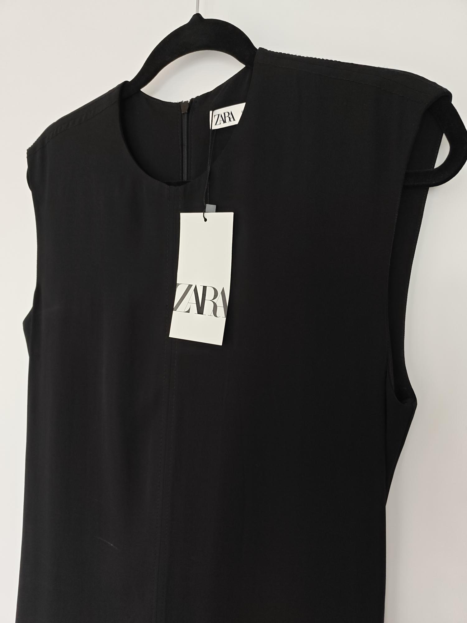 LONG BLACK SLEEVELESS DRESS