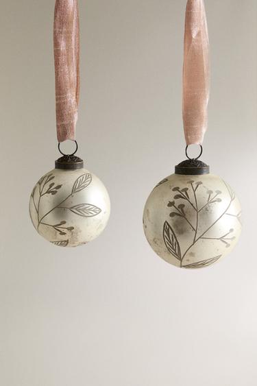 MATTE LEAF BAUBLE CHRISTMAS TREE DECORATION - Silver by Zara