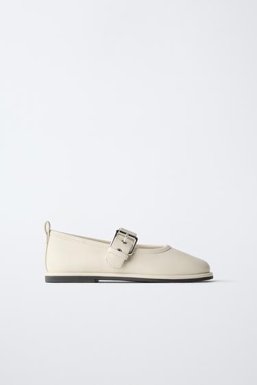 BUCKLE BALLET FLATS - White by Zara