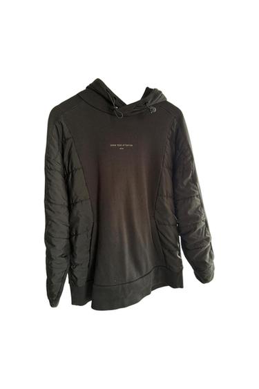 SUDADERA CON DETALLES ACOLCHADOS