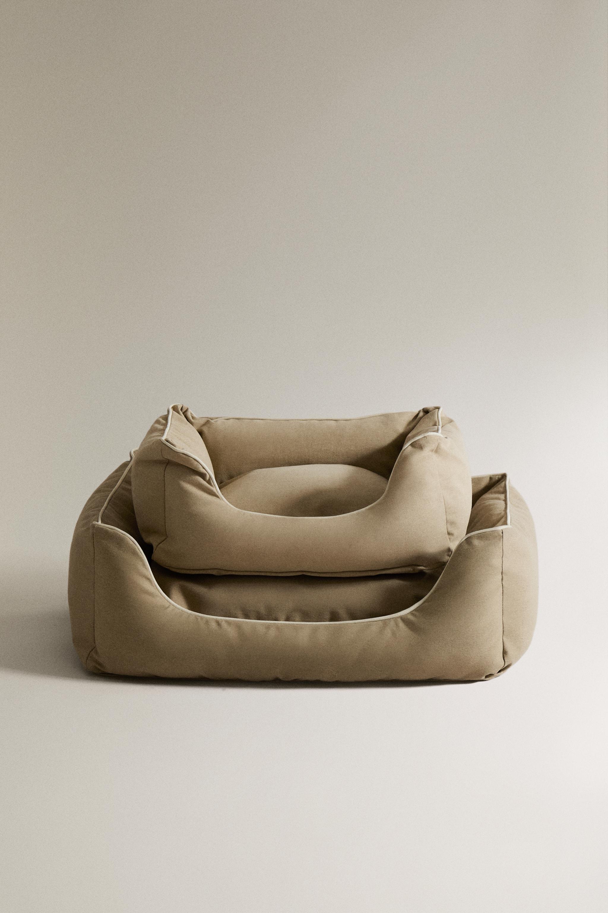 PET BED WITH PIPING