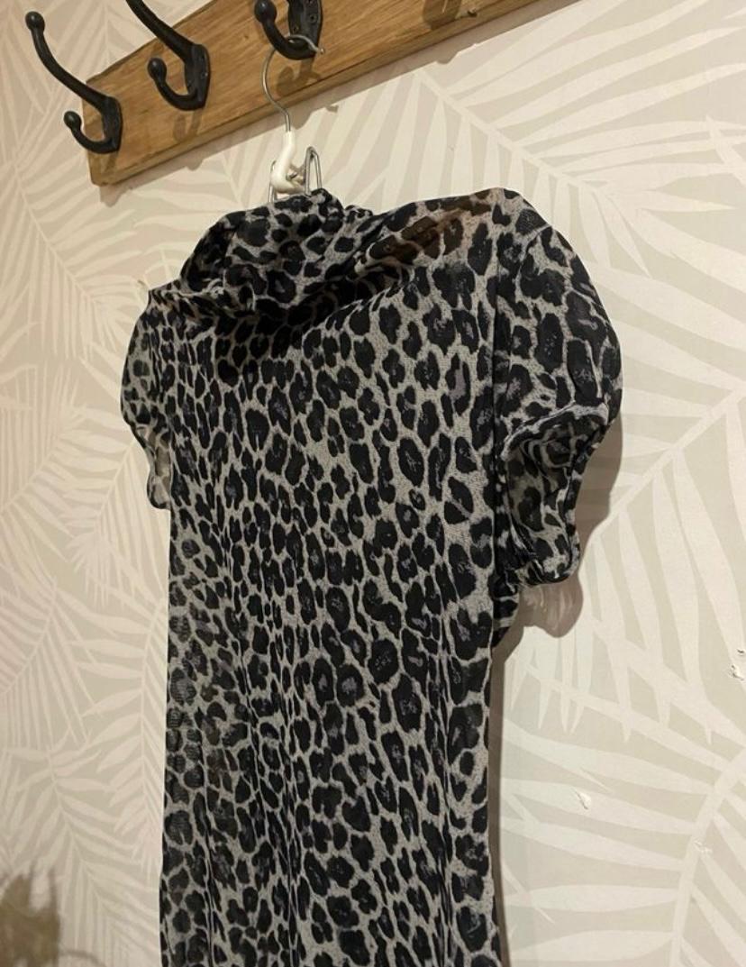 CAMISA ANIMAL PRINT MANGA TONOS GRISES - Image 3
