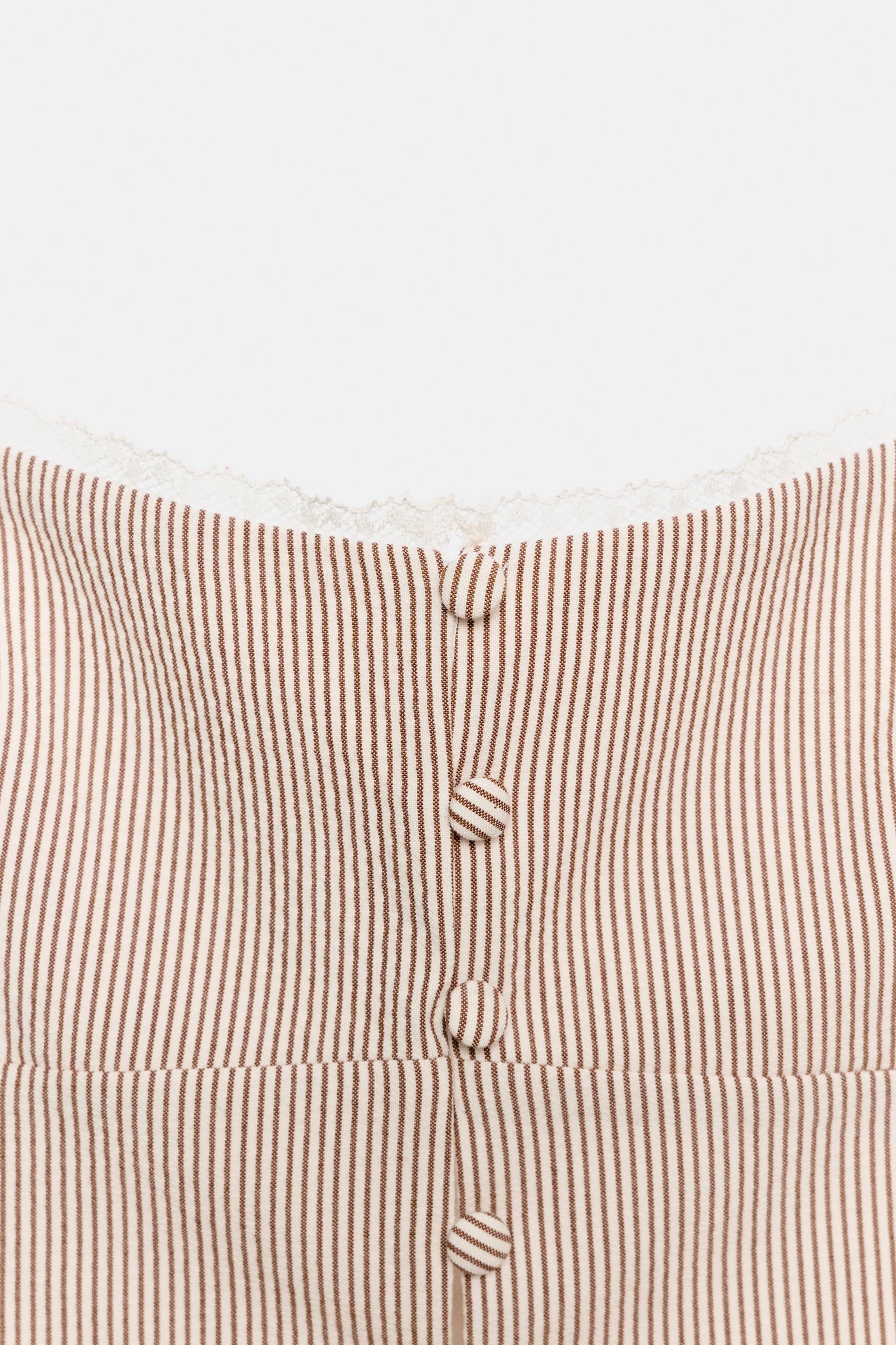 STRIPED LACE PRINTED TOP