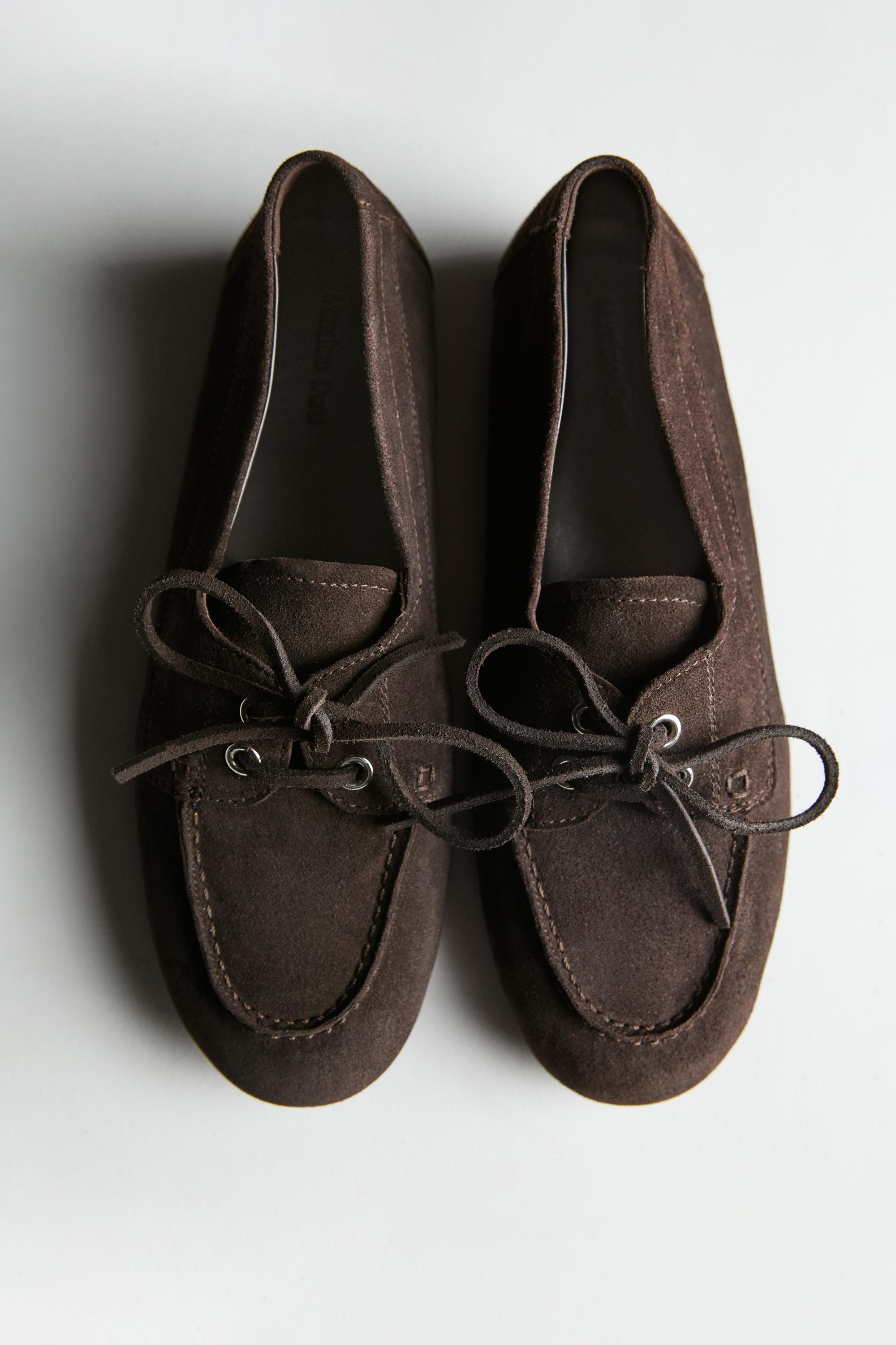 Leather deck shoes