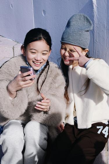 ショートフェイクファージャケットライトグレーZaraのショートフェイクファージャケット - ライトグレー