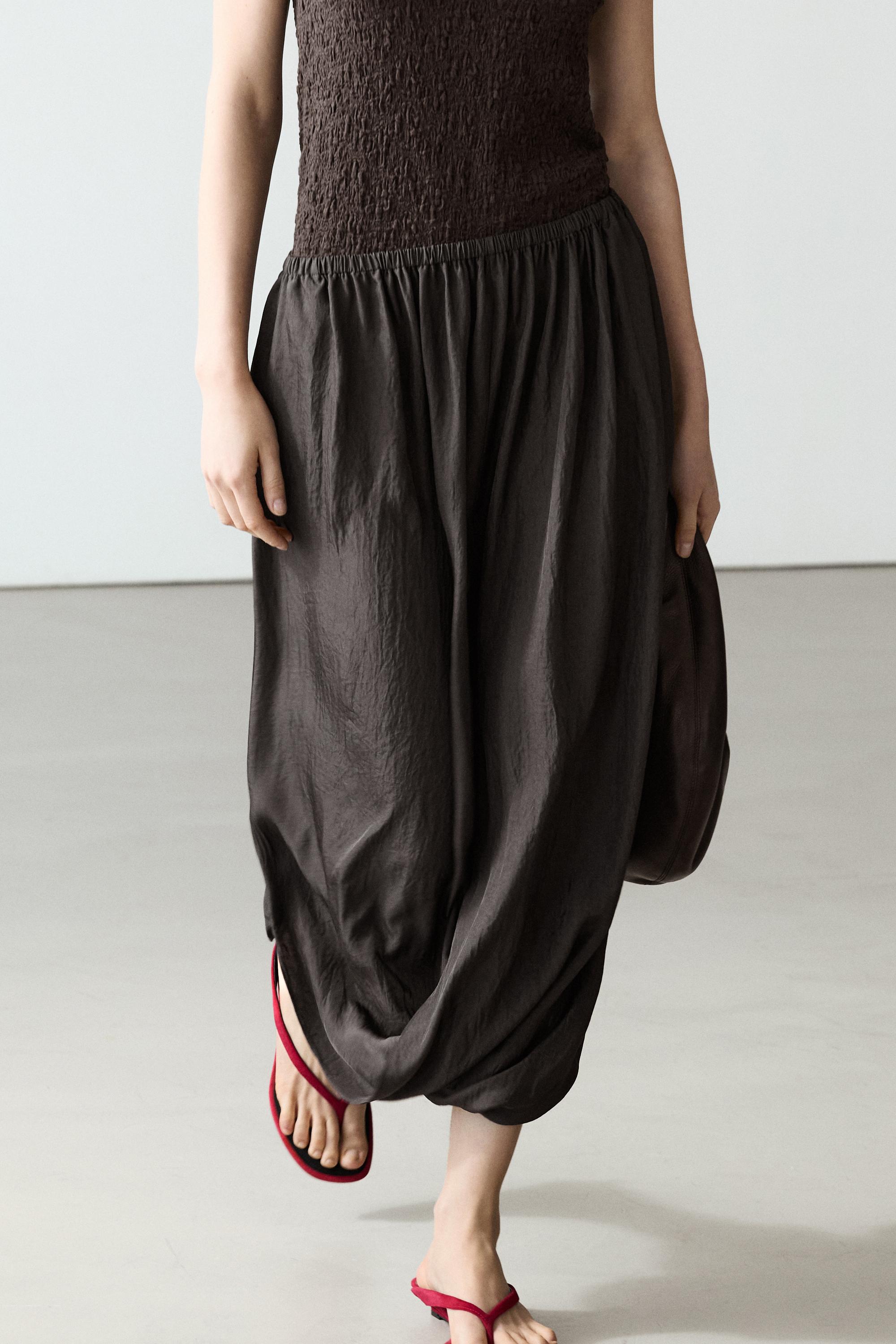 Midi skirt with gathered waistband