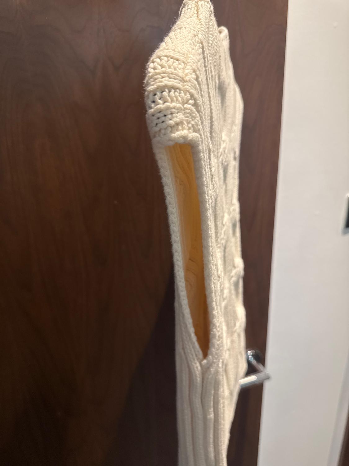 CABLE KNIT VEST - Image 3