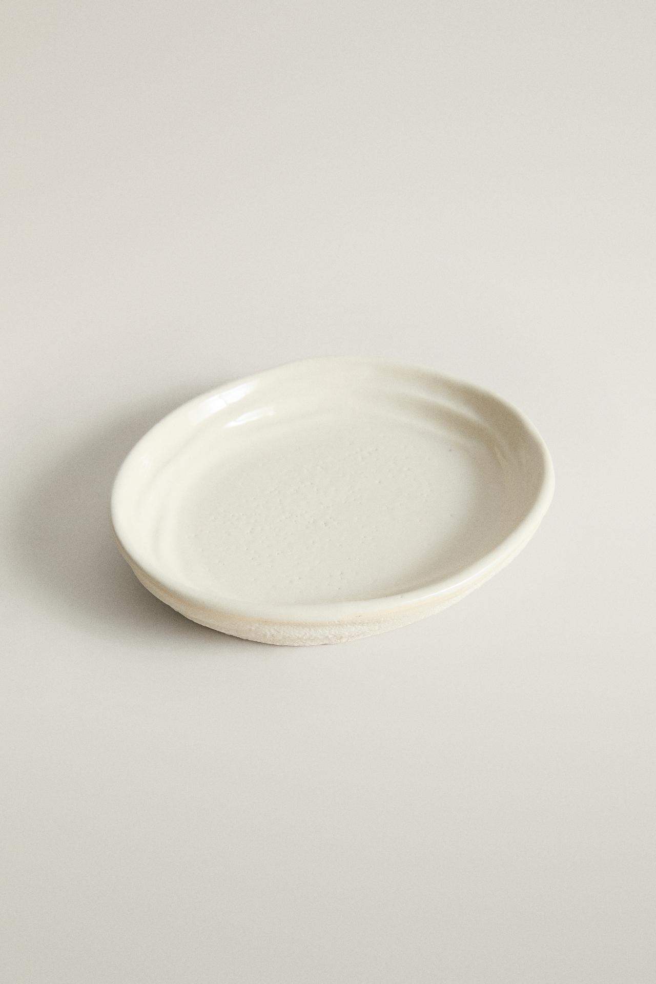 TEXTURED CERAMIC SOAP DISH — Ecru