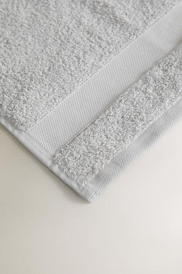 PREMIUM COTTON BATH TOWEL (600 GXM²) - Light grey by Zara - Image 2