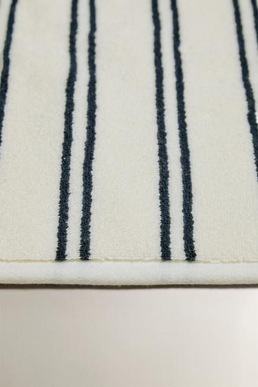 DOUBLE STRIPE BATH MAT - Ecru / Navy by Zara - Image 1
