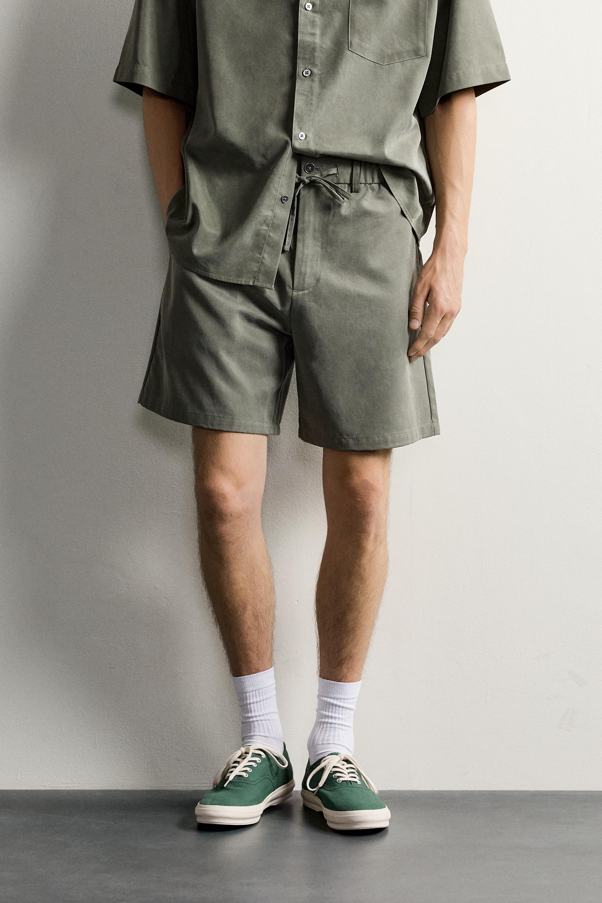 RELAXED FIT FLOWY SHORTS