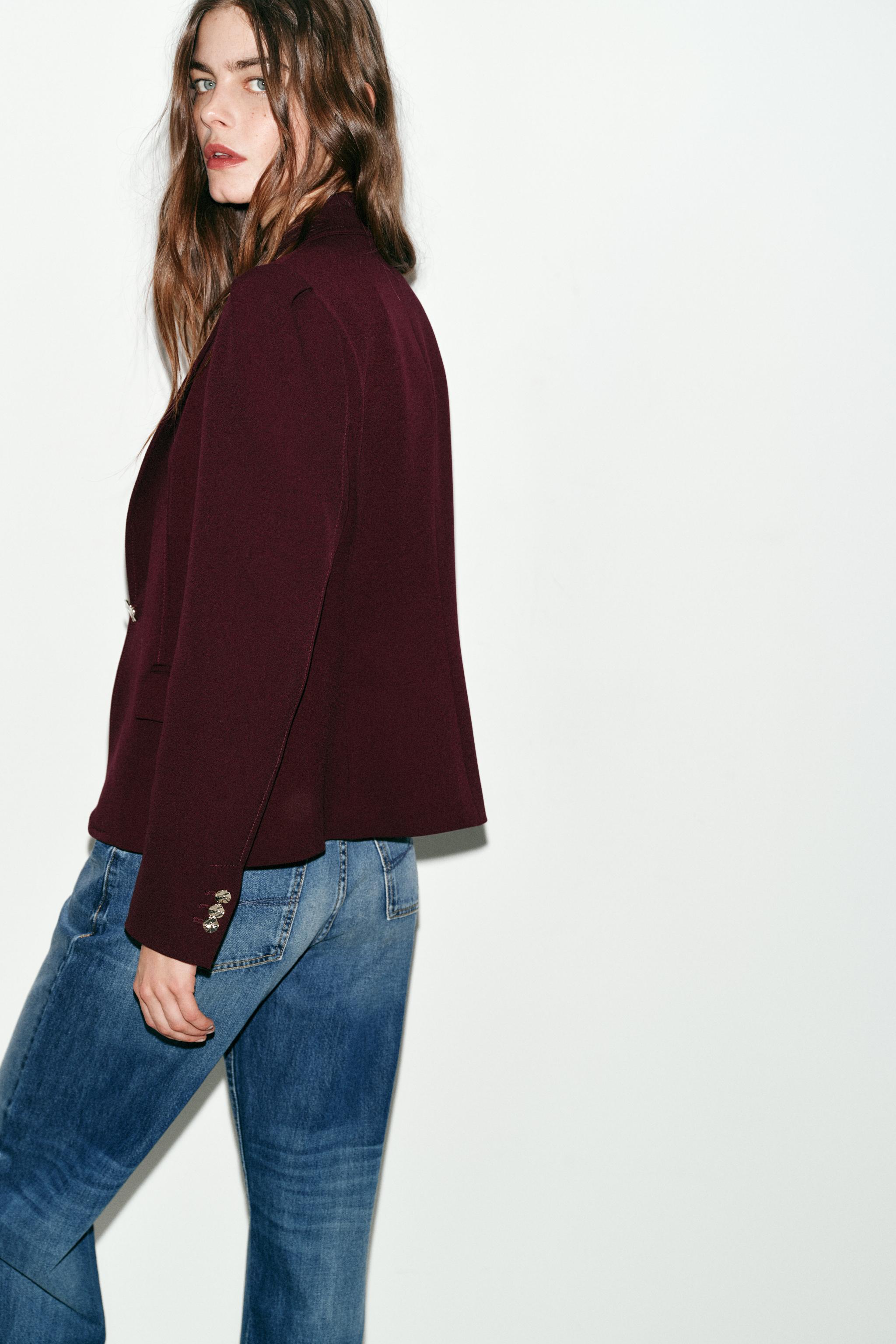 TAILORED BLAZER WITH PRONOUNCED SHOULDERS