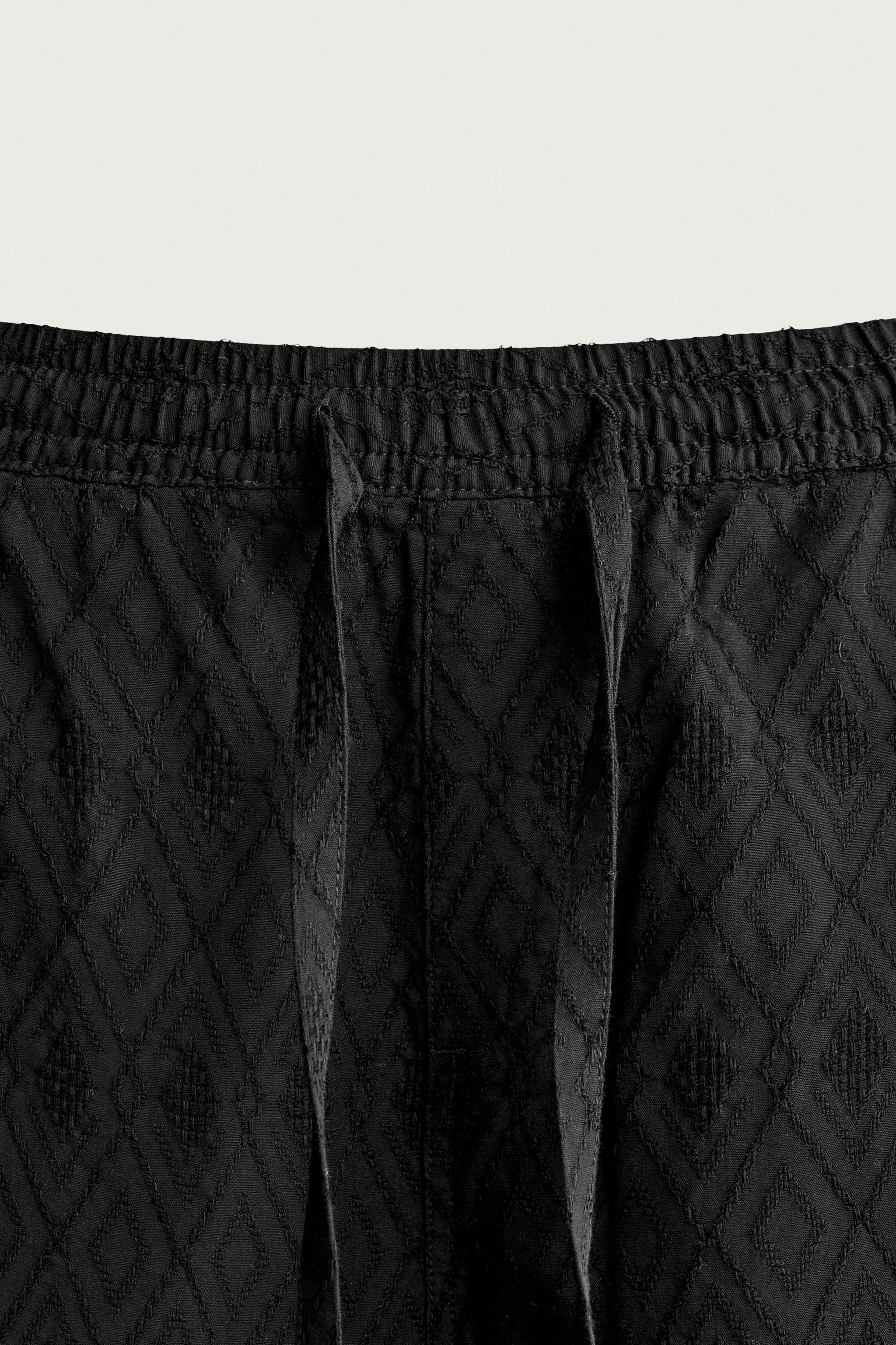 GEOMETRIC JACQUARD REGULAR FIT SHORTS