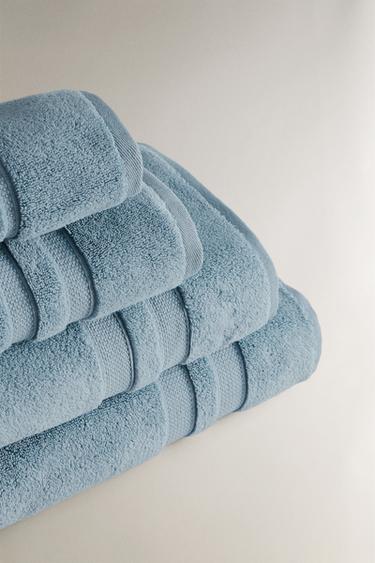 SERVIETTE DE BAIN EXTRA-DOUCE DOUBLE FRISE - Bleu clair de Zara - Image 1
