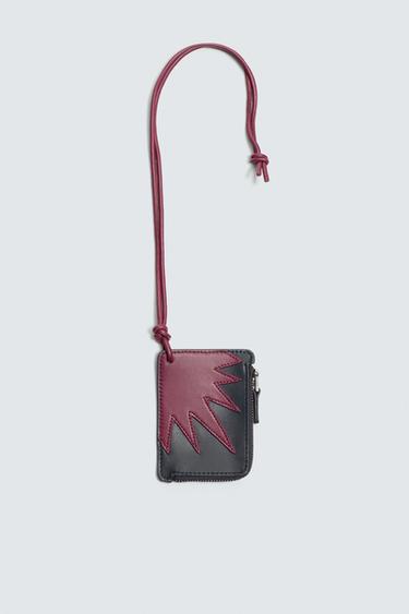 TARJETERO PIEL CON COLGANTE SAMUEL DE SABOIA X ZARA - Fucsia de Zara