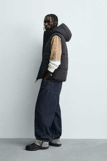 GILET SANS MANCHES MATELASSÉ À CAPUCHE - Noir de Zara - Image 3