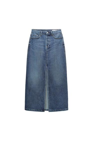 Front view of a blue denim skirt with front pockets and a central slit.