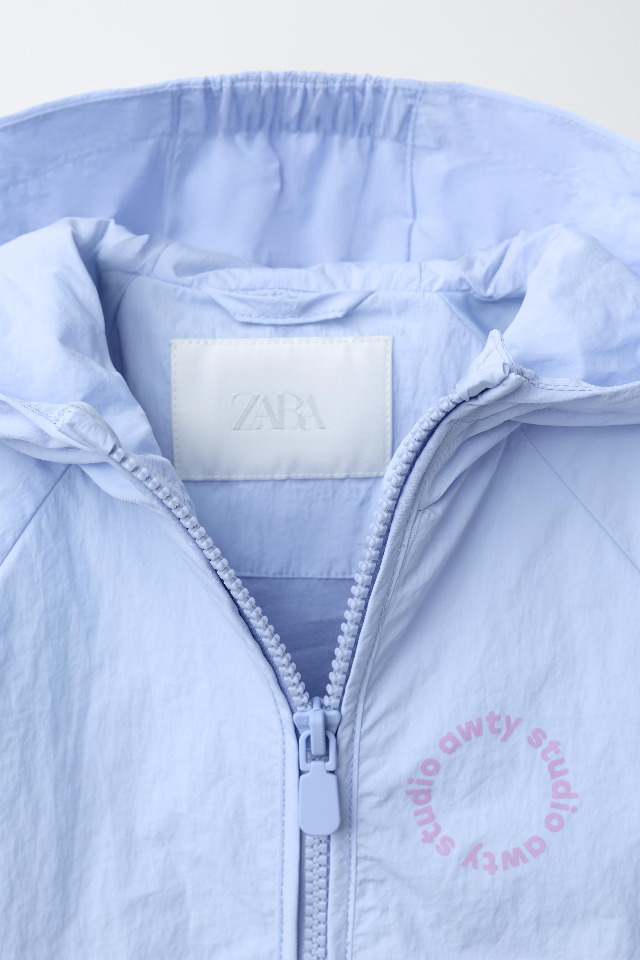 LIGHTWEIGHT WATER REPELLENT RAINCOAT