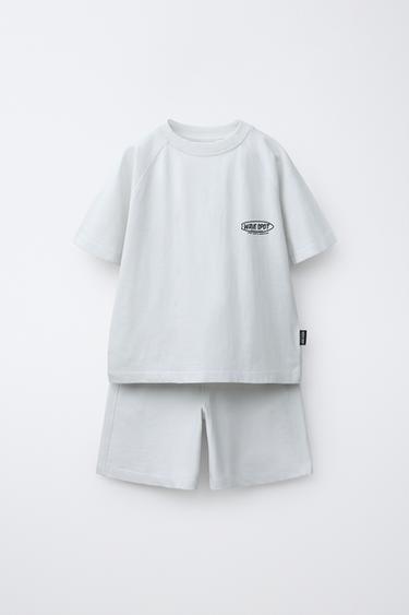 طقم تيشرت وبرمودا - صخري الخاص بـ Zara