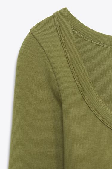 GERIPPELTES T-SHIRT MIT LANGEN ÄRMELN - Grün von Zara