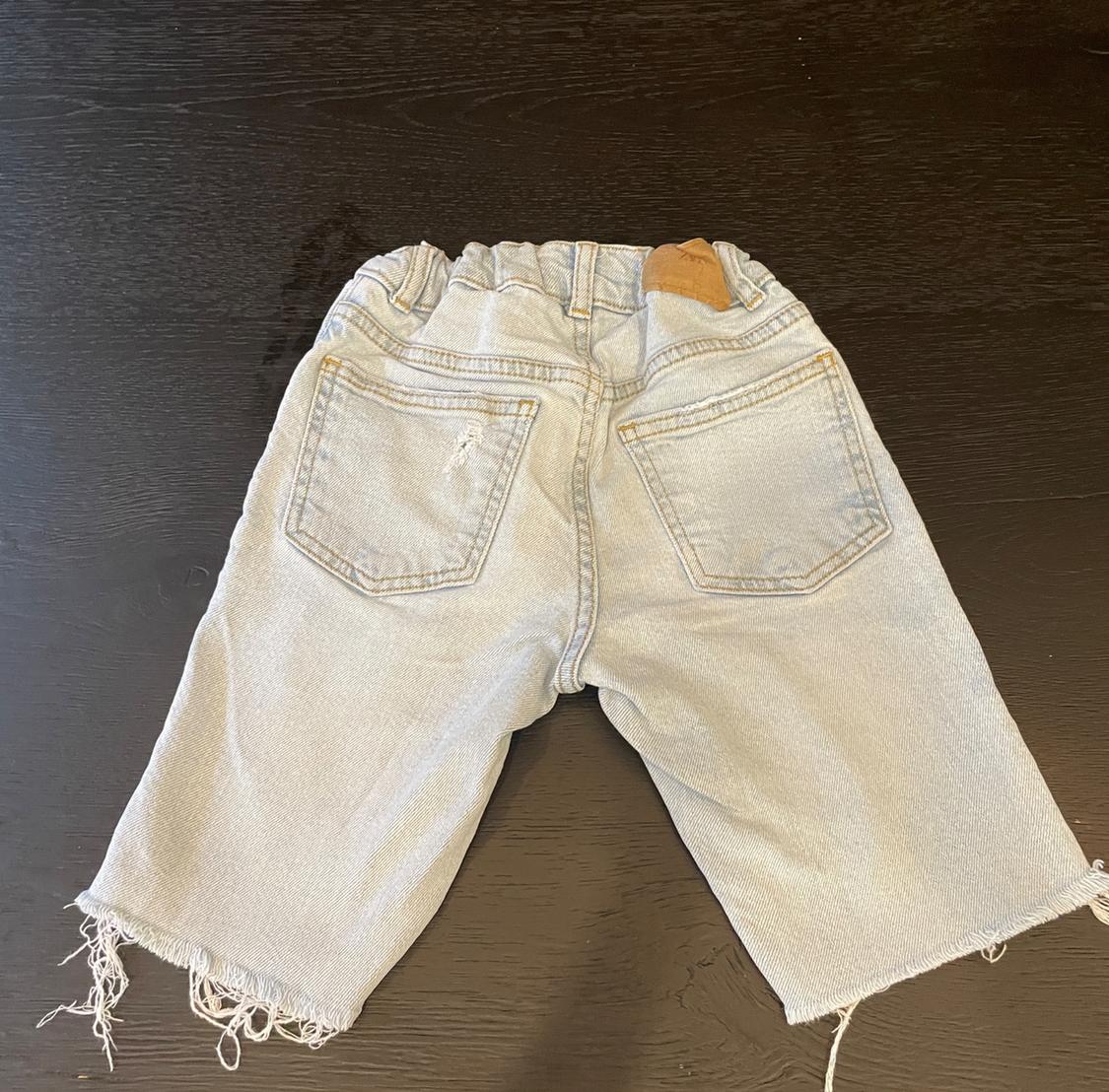 BLUE RIPPED DENIM SHORTS - Image 2