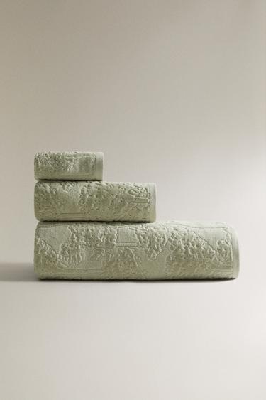 FLORAL JACQUARD BATH TOWEL - Light green by Zara