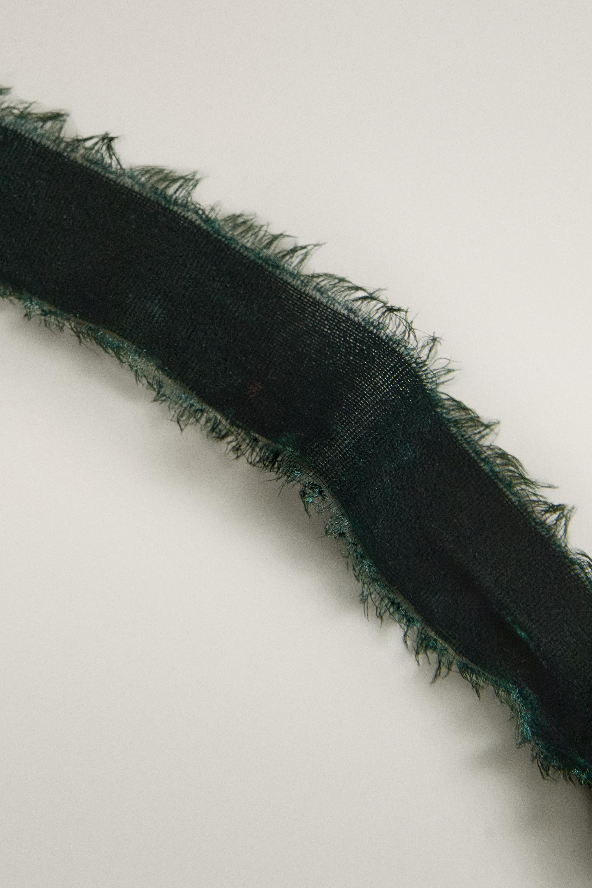 FRAYED VELVET CHRISTMAS GIFT RIBBON