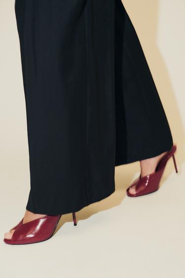 SANDÁLIA BICO ABERTO - Vermelho-bordô da Zara