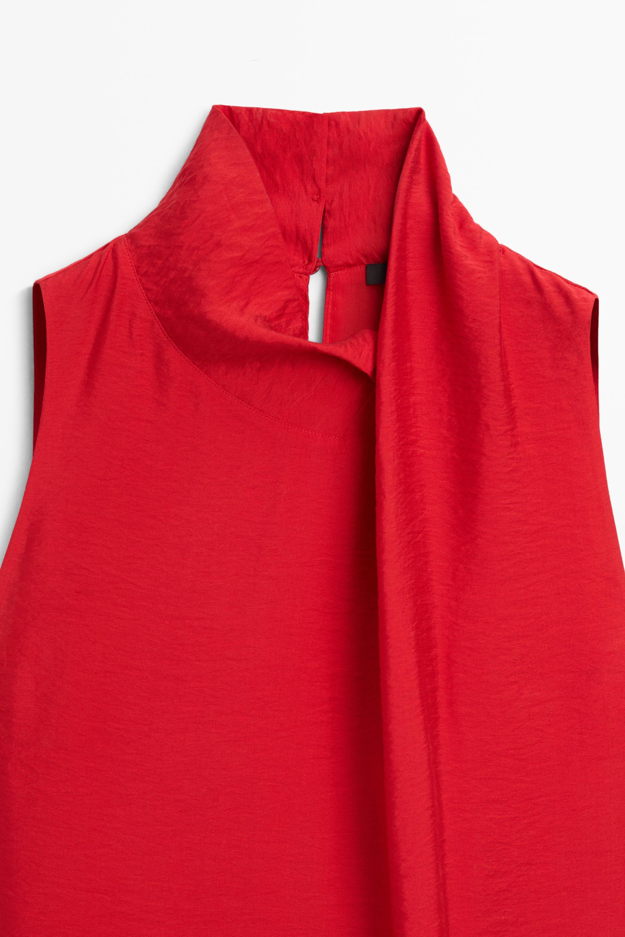 Robe midi fluide à col drapé