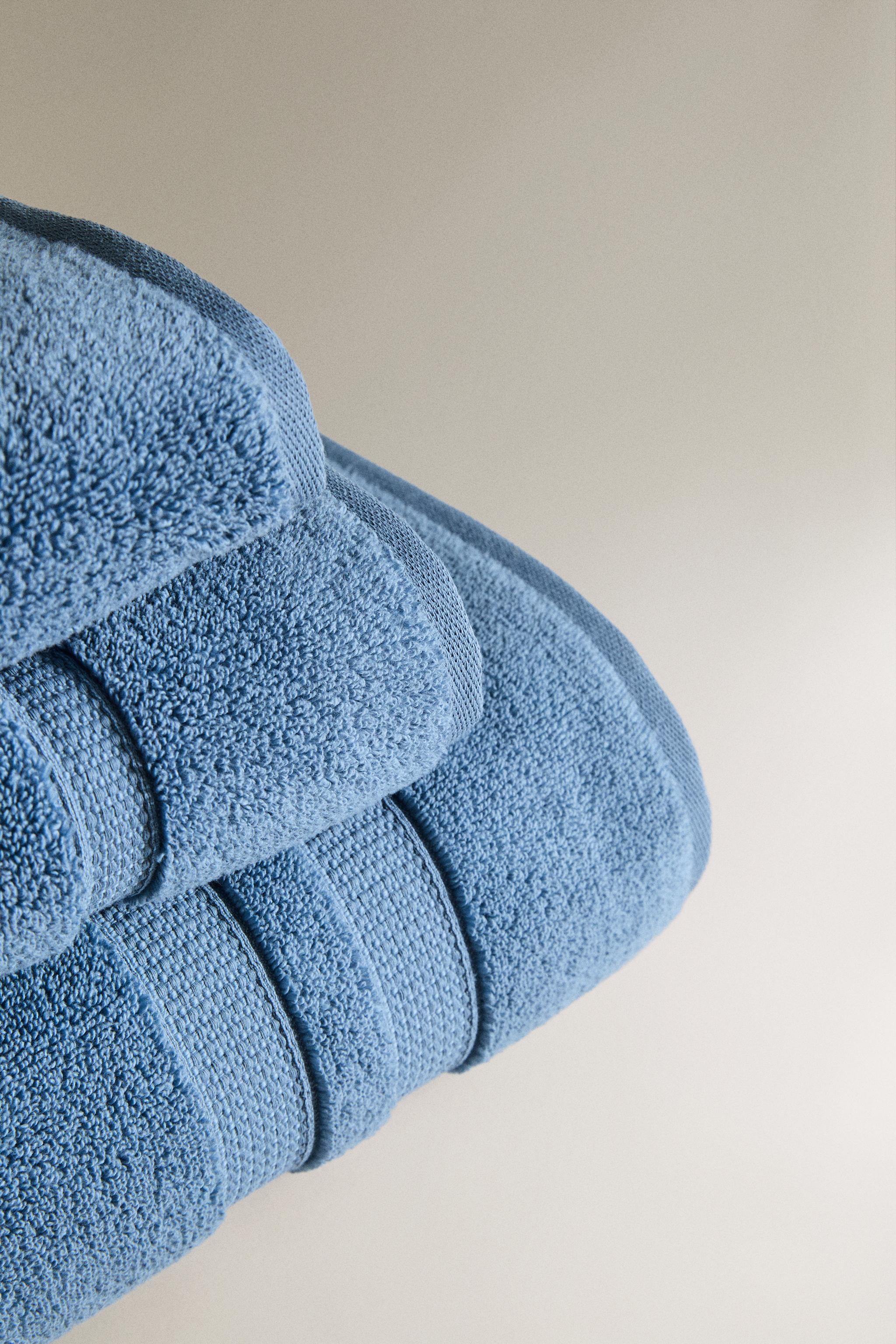 EXTRA SOFT DOUBLE-BORDER BATH TOWEL — Dusty blue