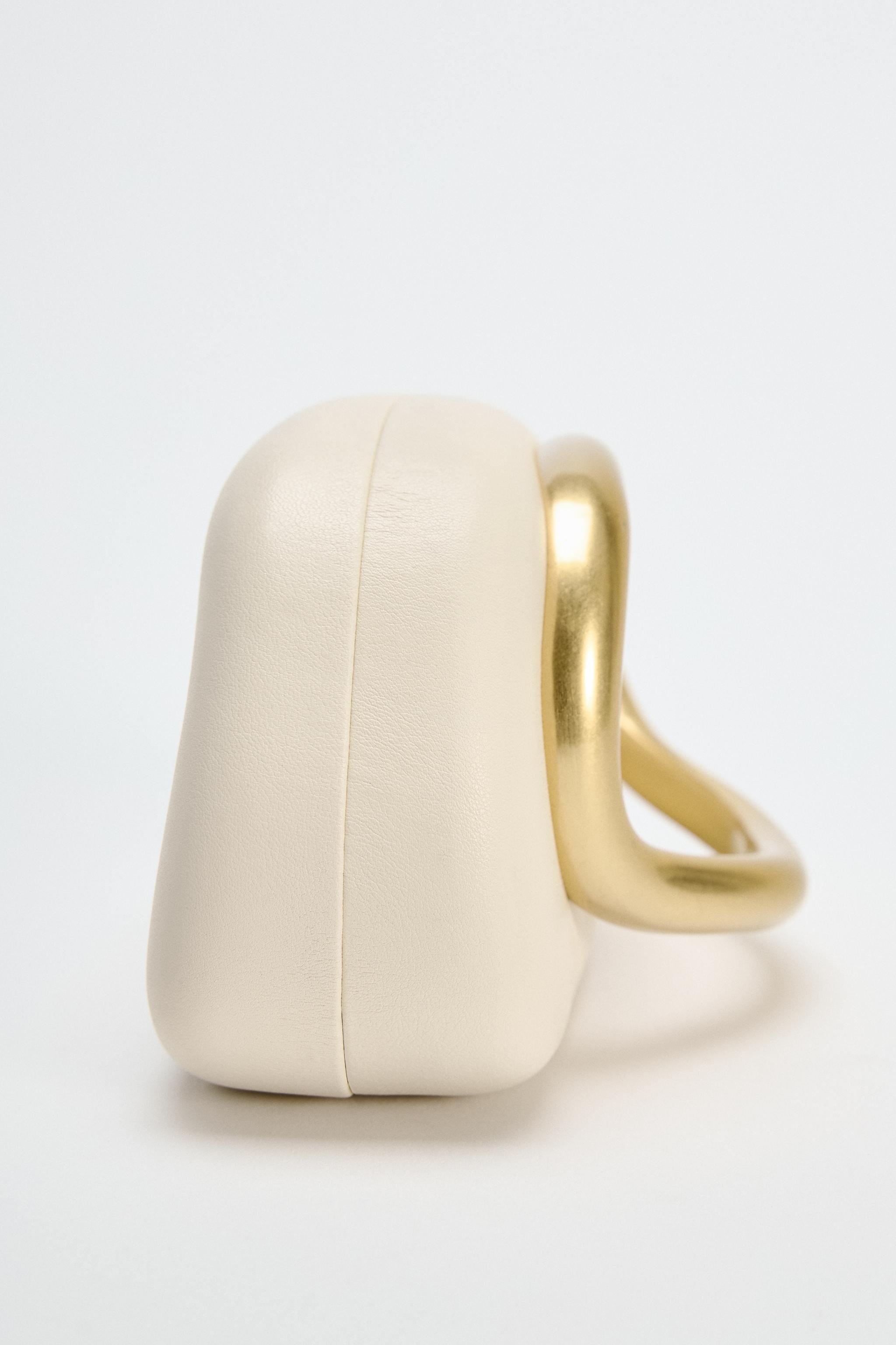 【ZARA】NCKLC 14 ゴールド/シルバー | 5697/002/881 GOLD CLASP BOX BAG - white | ZARA United States
