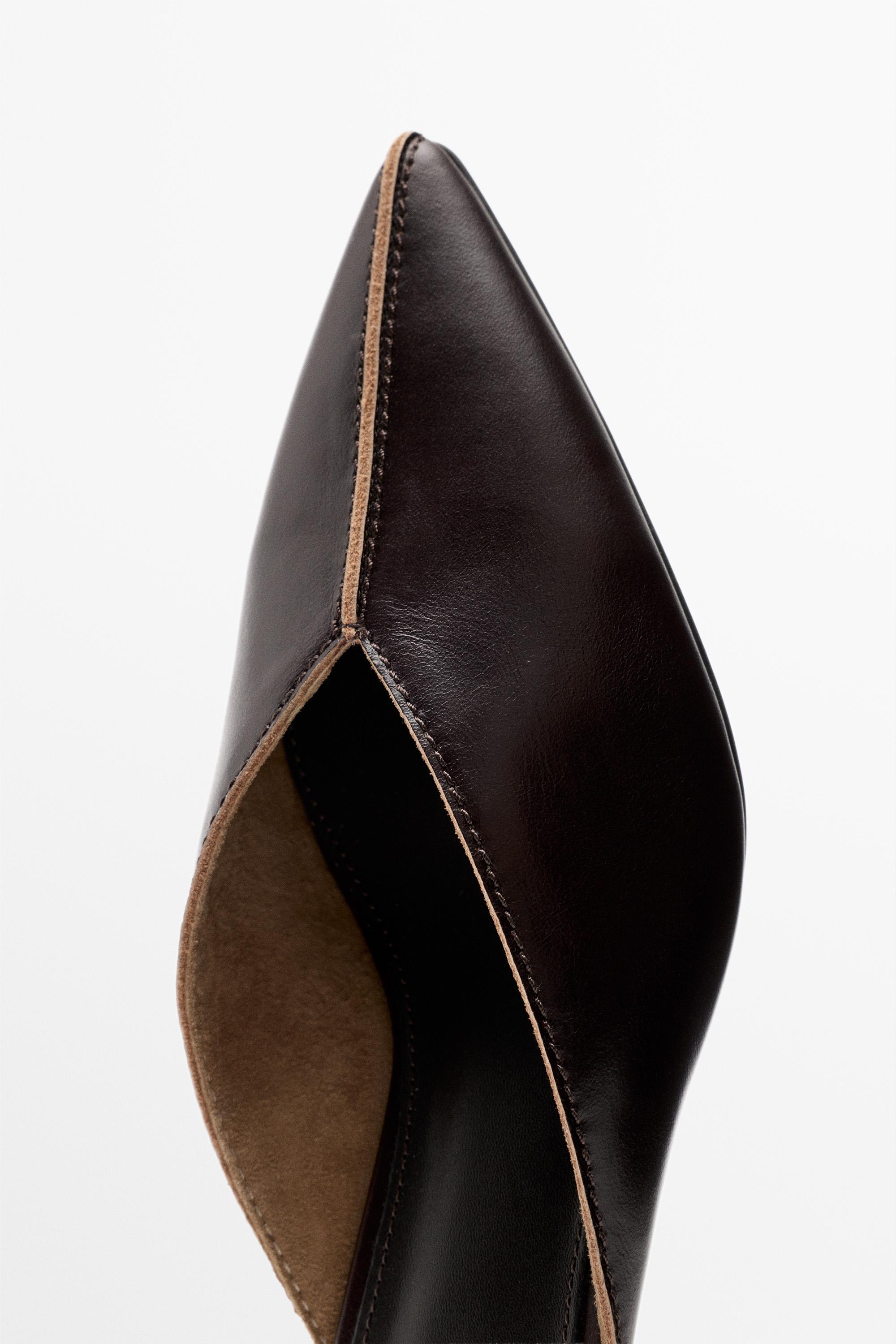 Heeled mule shoe