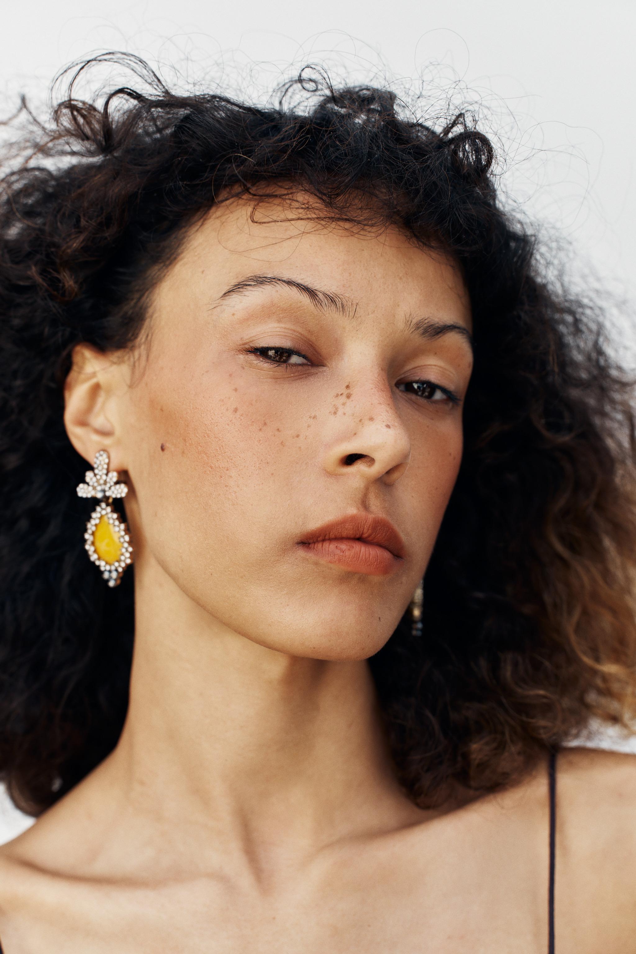 Женские аксессуары Zara RHINESTONE STONE EARRINGS