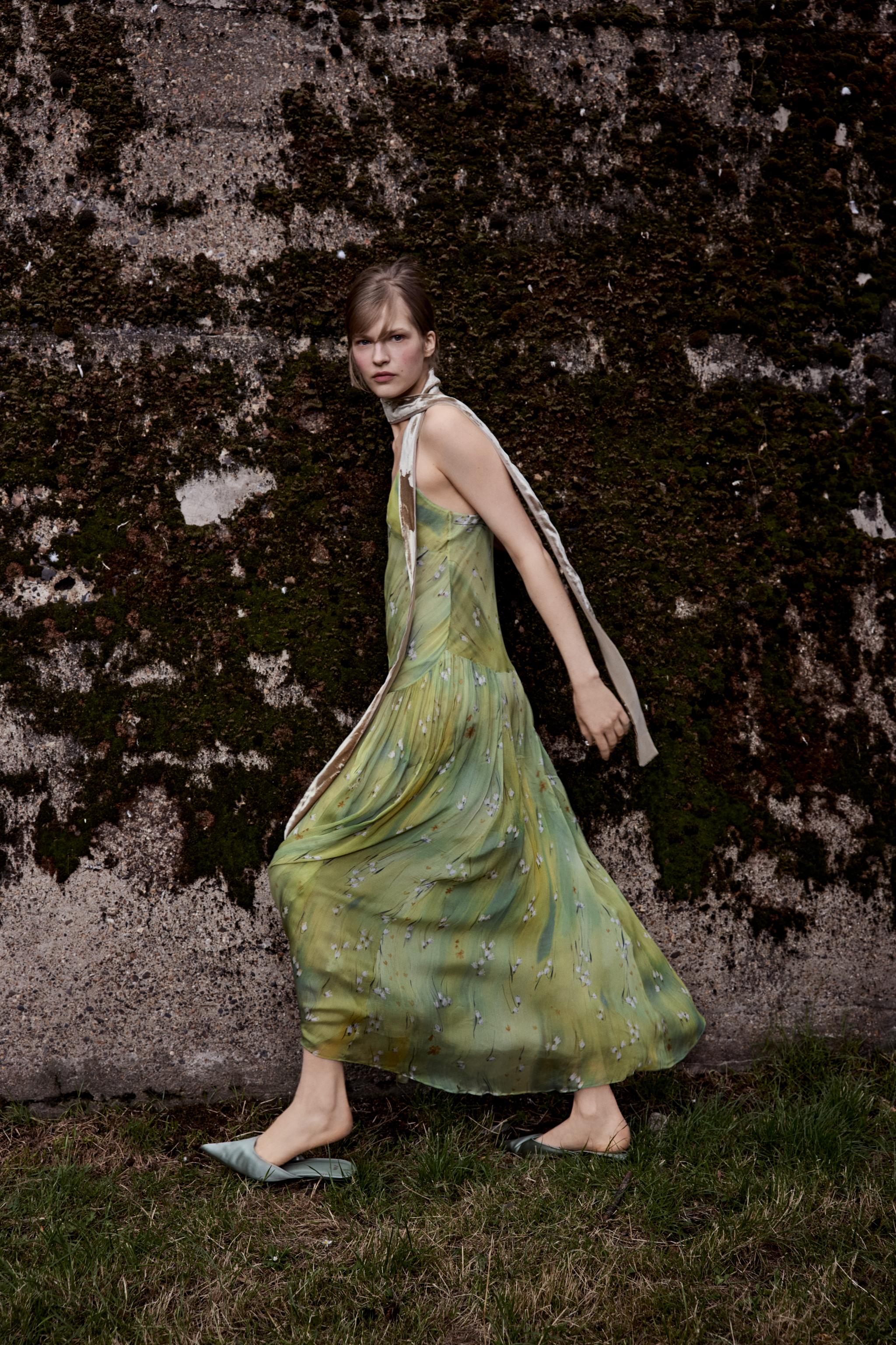 Zara Vestito Midi Floreale Zara Vestito Fantasia Floreale VESTITO