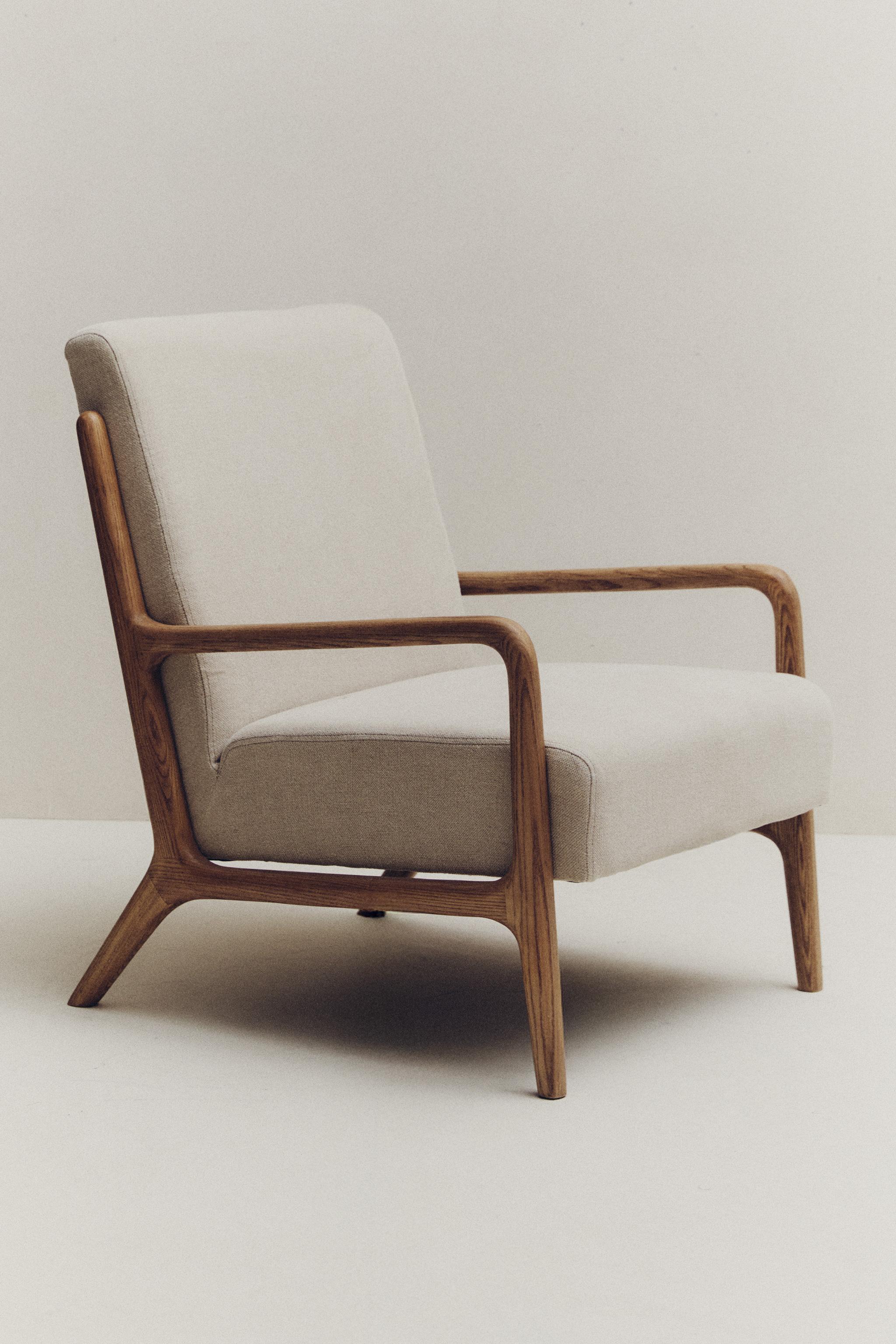 ASH WOOD AND LINEN ACCENT CHAIR