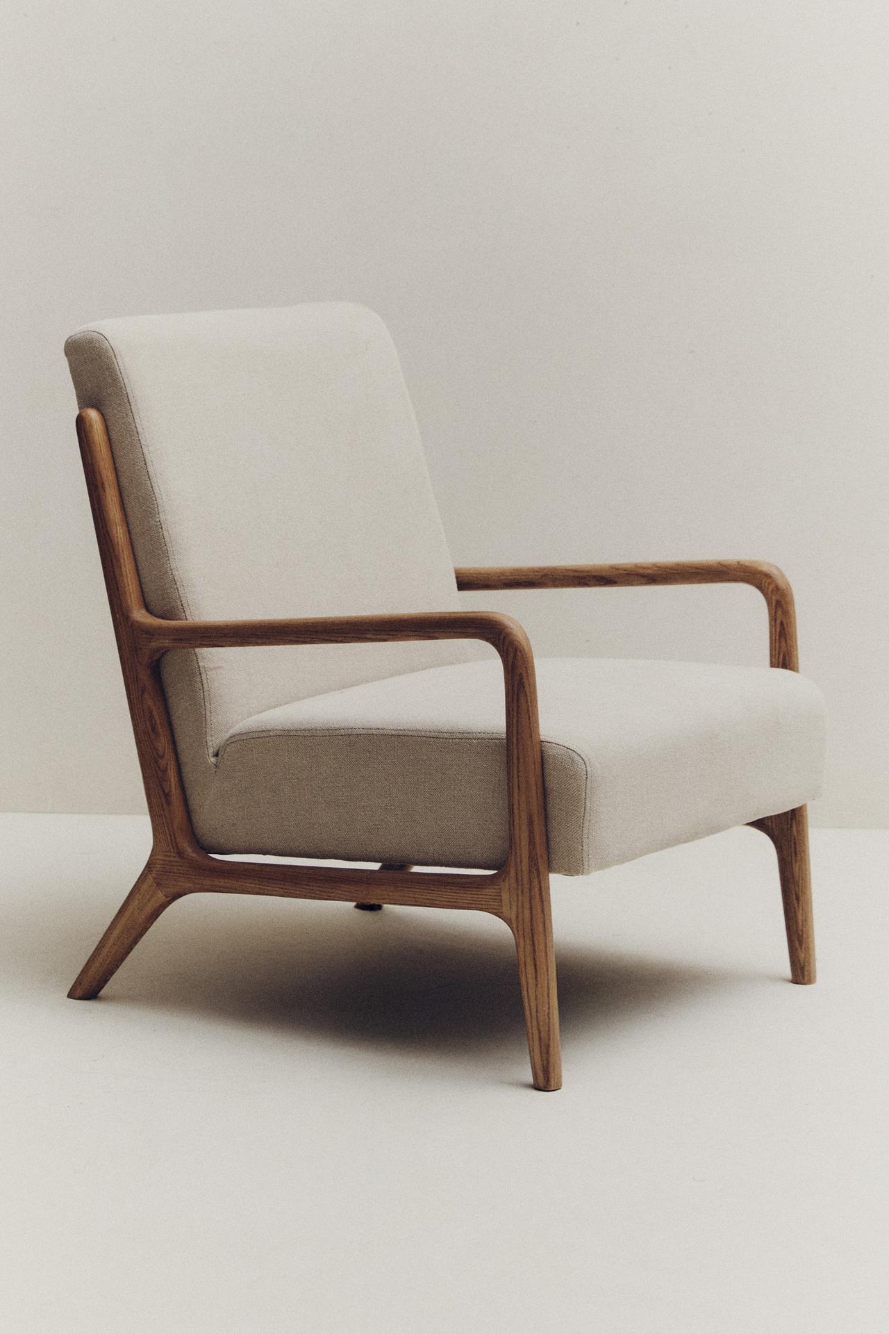 ASH WOOD AND LINEN ACCENT CHAIR — Light beige
