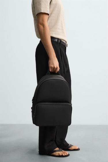 SAC À DOS TEXTURÉ EFFET GOMME - Noir de Zara - Image 1