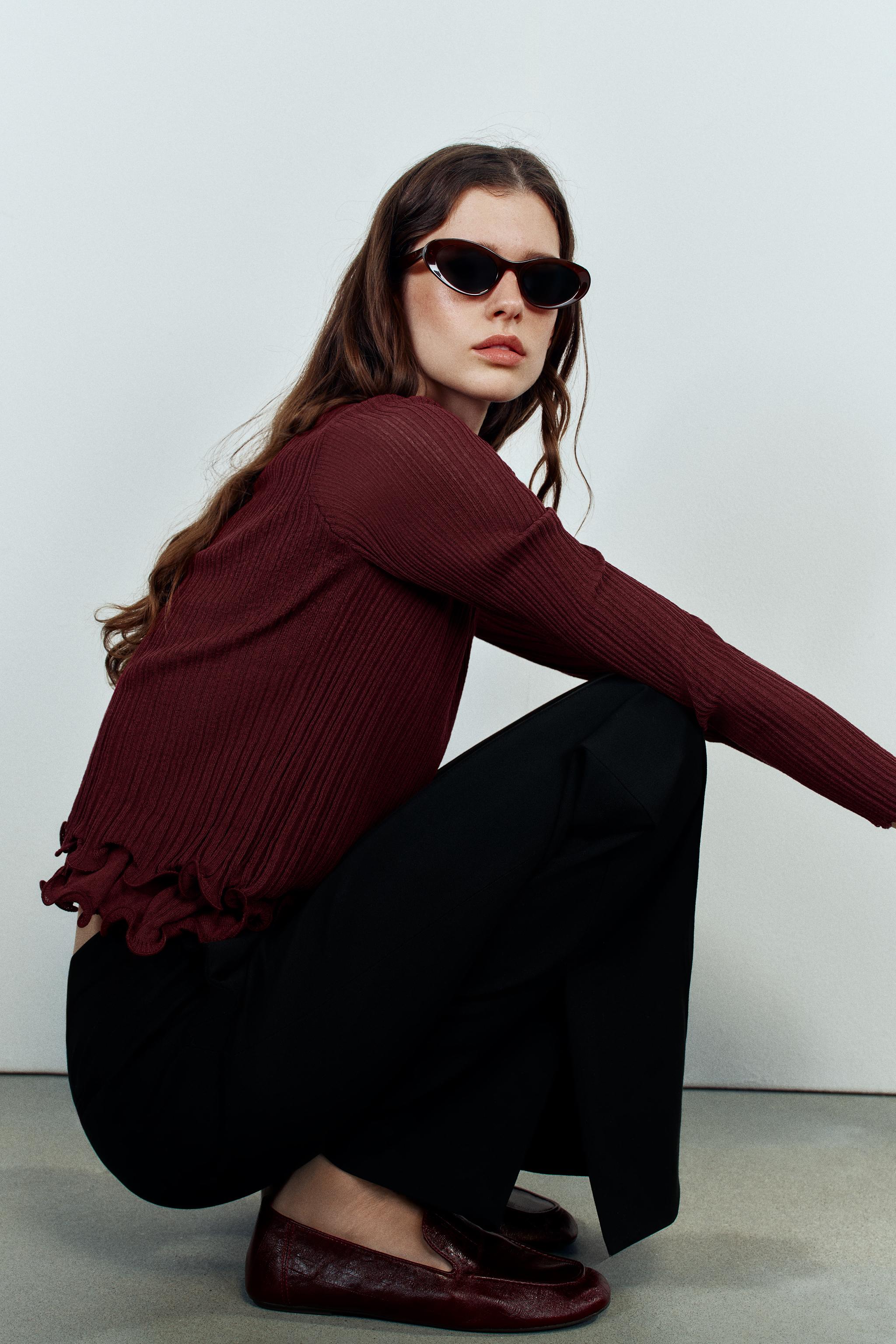 PULL EN MAILLE À VOLANTS