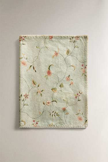 CHEMIN DE TABLE IMPRIMÉ FLEURI ET DENTELLE - Verdâtre de Zara - Image 4